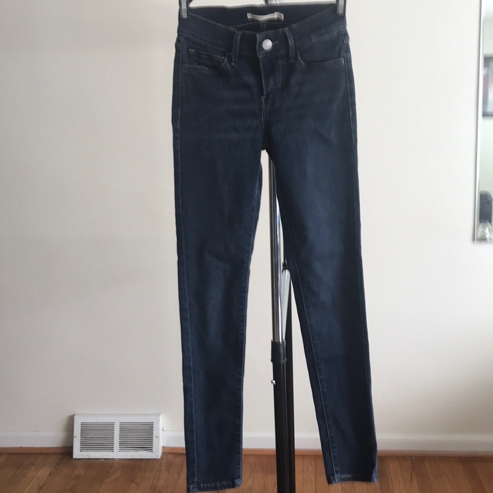 Dark Wash Levi’s Super Skinny jeans